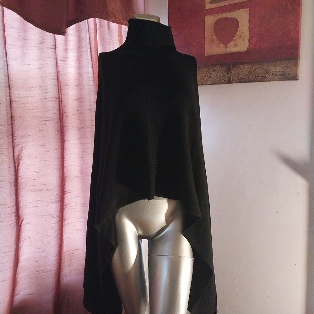 BCBGMAXAZRIA SPRING PONCHO/SHAWL/THROW